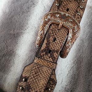 Snakeskin wide band ladies western belt.